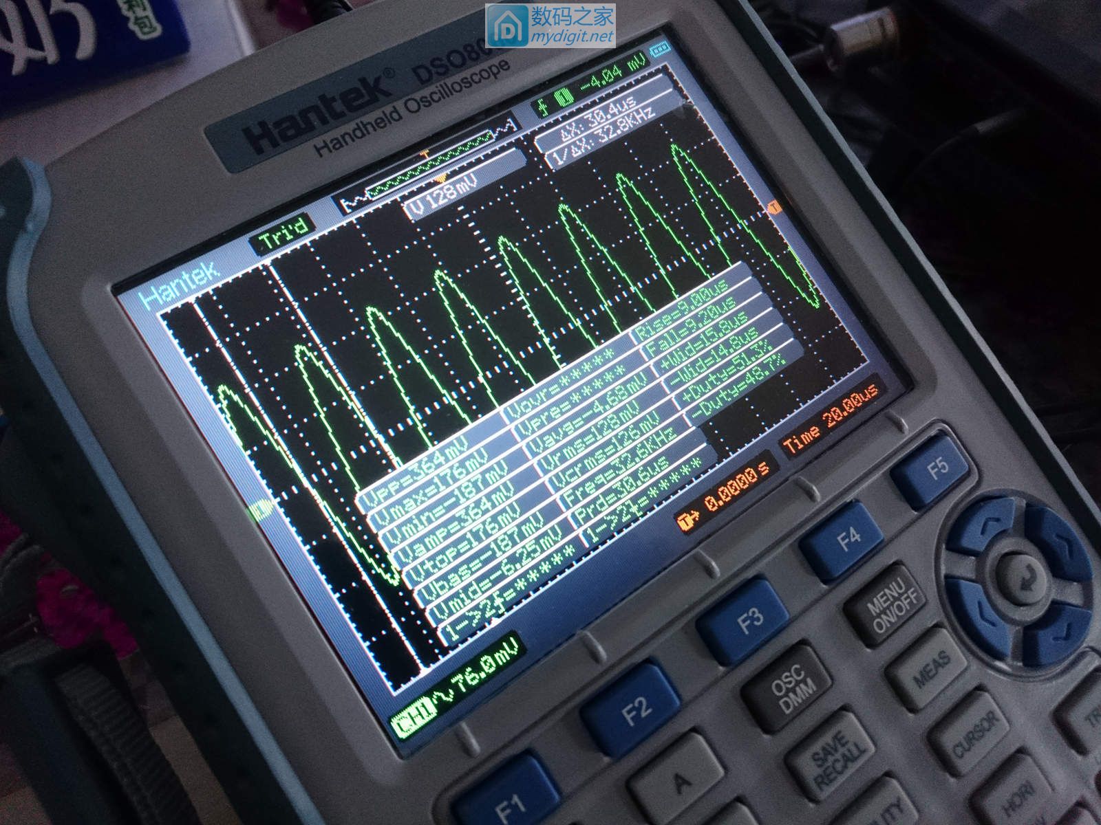 技术大佬秀操作！德州仪器TI-89图形计算器拆机维修及CPU超频