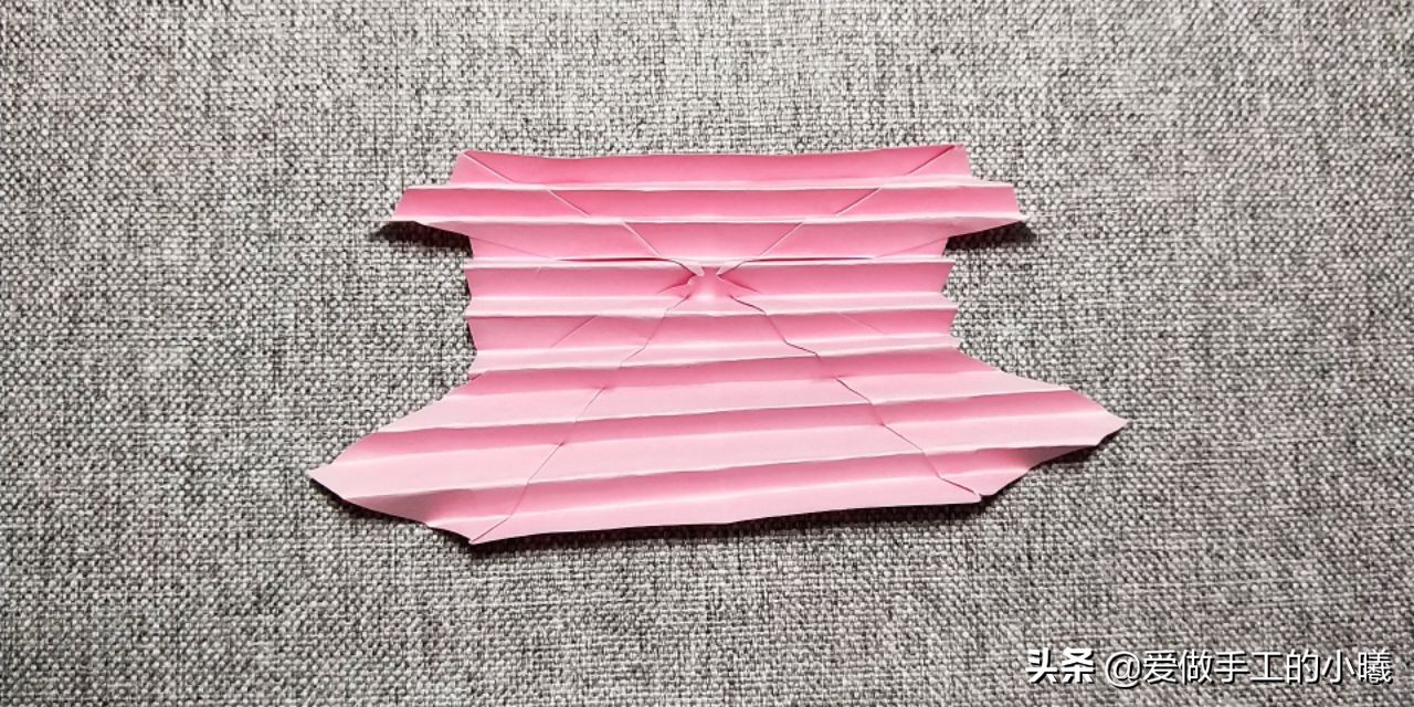 小蝴蝶折纸简单教程,小蝴蝶的折纸方法非常简单