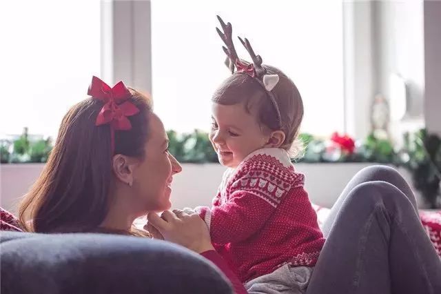 宝宝总是扯头发,宝宝老是扯妈妈头发怎么办