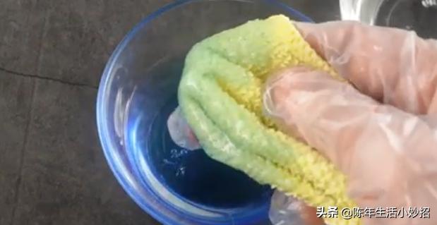 染色剂染皮肤上太久了怎么洗掉,染色剂落在皮肤上没洗干净碍事吗