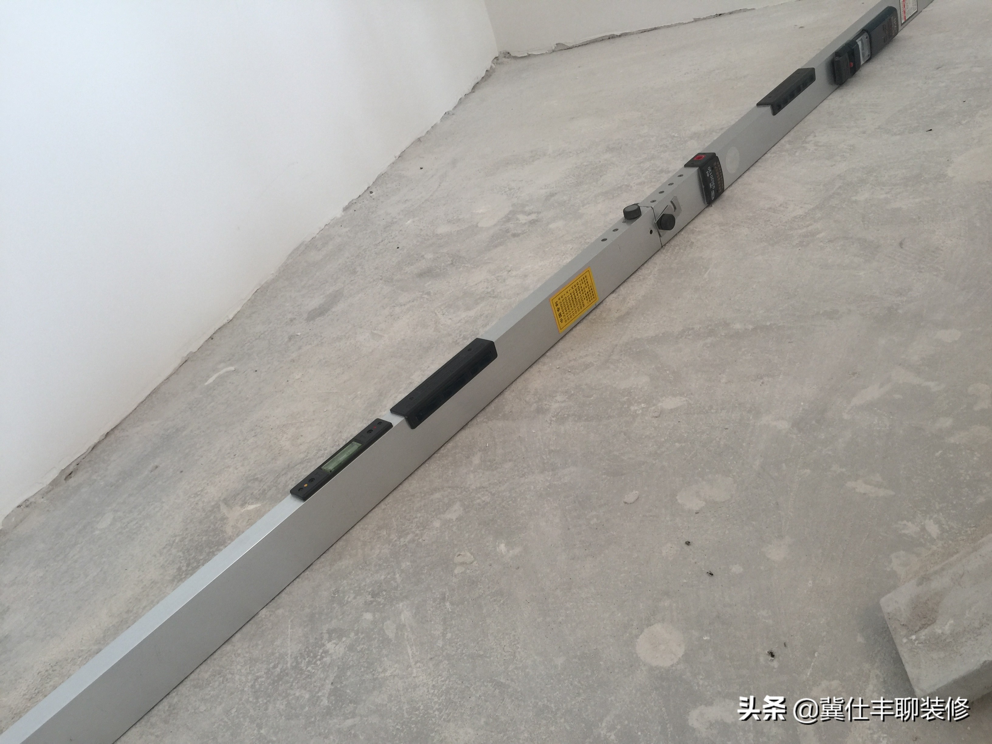 铺复合地板地面不平怎么办,地面不平怎么安装塑木地板