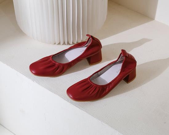 奶奶鞋怎么穿才好看 (奶奶鞋怎么穿出时尚感)