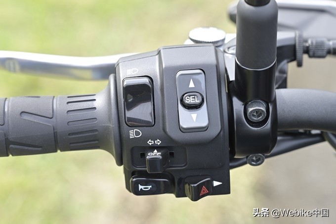 川崎z900跟川崎z1000有什么差别,川崎Z900驾驶体验