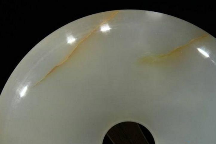 和田玉的纹路与裂纹怎么区分真假,和田玉籽料表面的裂纹是怎么形成