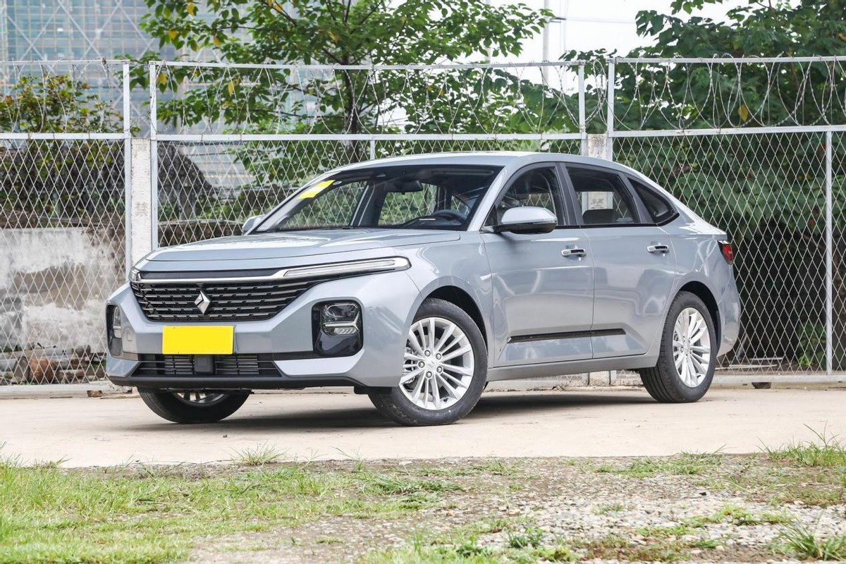 国产汽车买吉利好还是买宝骏好,长安吉利宝骏哪个车的质量好