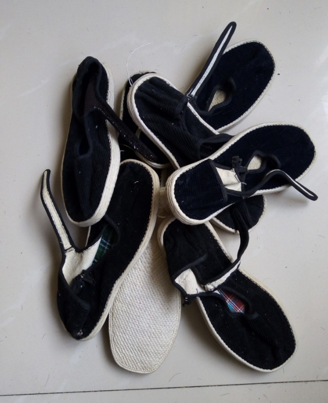 农村做的手工布鞋晒一晒,婆娘做手工布鞋