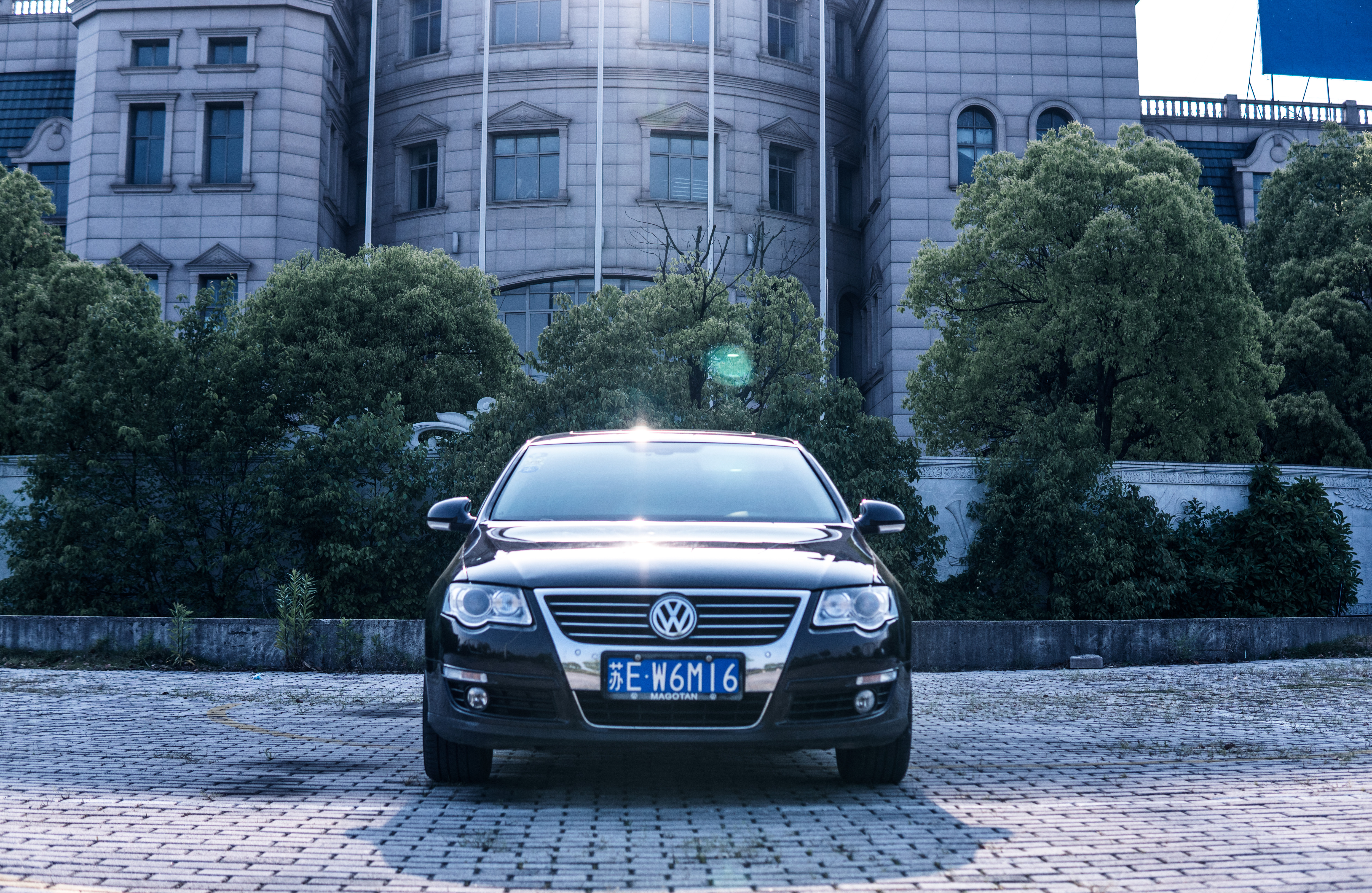 开着曾经的最美大众探寻废弃城堡，如今B6迈腾还值得购买吗？