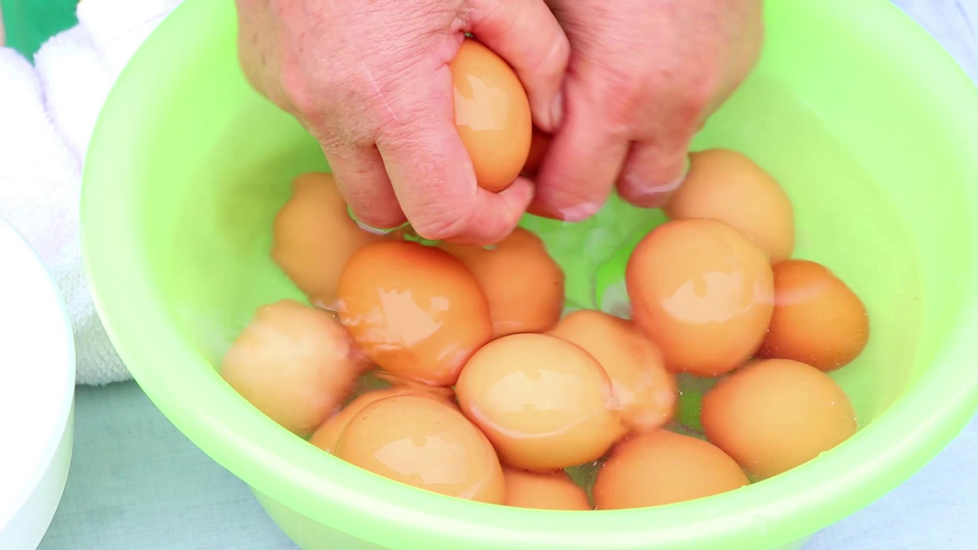 腌鸡蛋不变黄的秘诀,腌鸡蛋怎么腌的流油好吃