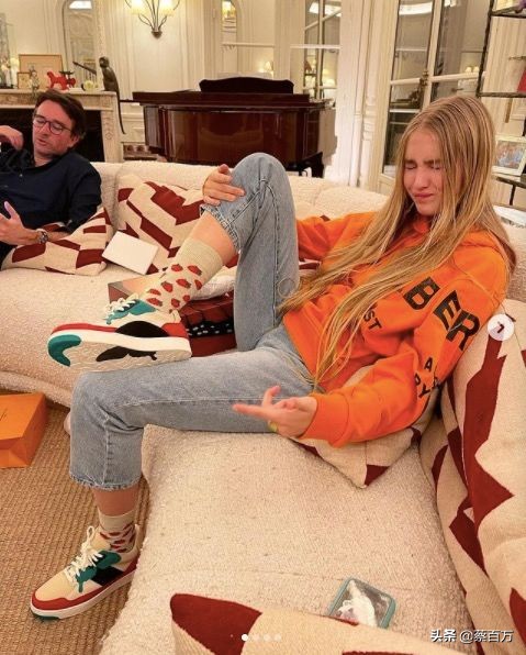 LV少奶19岁长子创业,发布运动鞋,目标:继父的LVMH集团