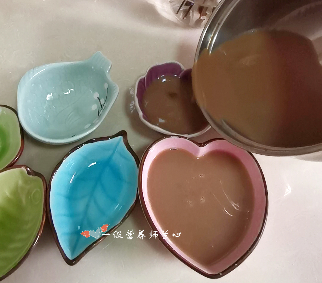 家人不喜欢喝牛奶，我加了个鸡蛋和白凉粉，老公孩子都抢着吃