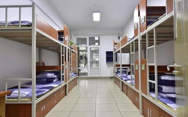 大学宿舍的5种规格，单人间规格高，配置好，你的宿舍属于哪种？