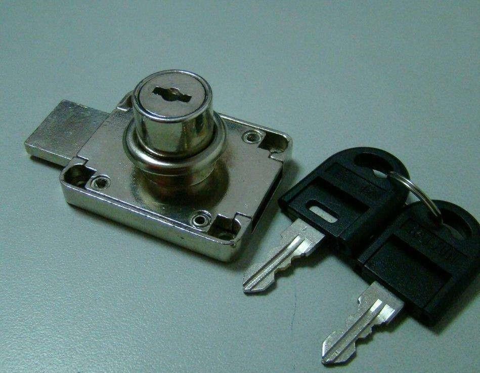 钥匙断在锁里怎么取用小妙招,钥匙断在锁里边太紧了怎么取出来