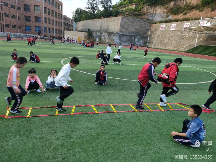 城南中心小学足球社团,龙泉街道中心小学足球社团