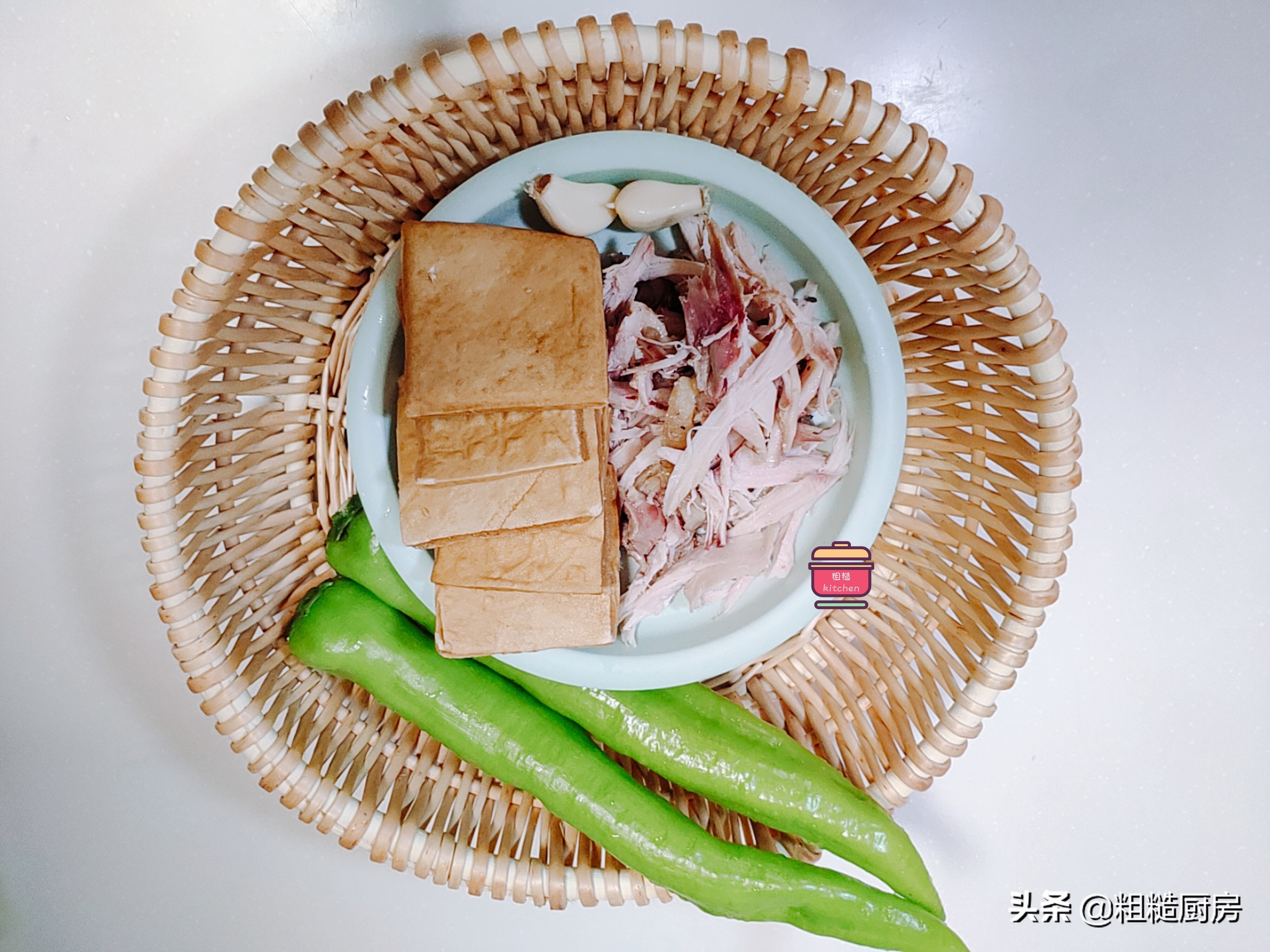 烧鸡简单配料味道也鲜美,贪便宜买一元鸡