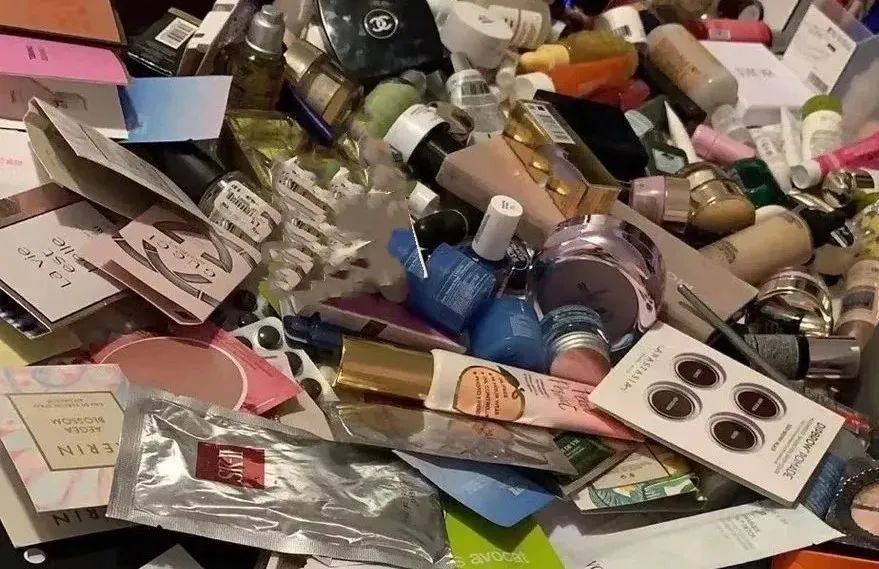 那些被负债压垮的年轻人,曾经负债累累的人们