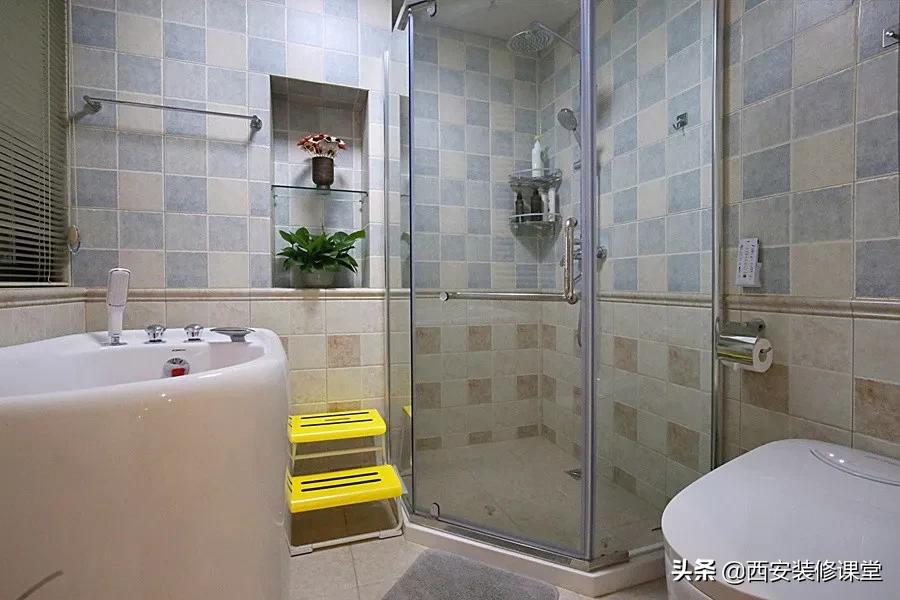 卫生间淋浴隔断用玻璃门还是浴帘,软装隔断卫生间淋浴区装修效果图