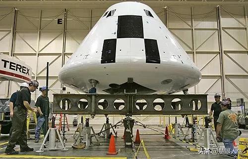 飞船降落伞能重复使用吗,飞船返回舱可以重复使用吗