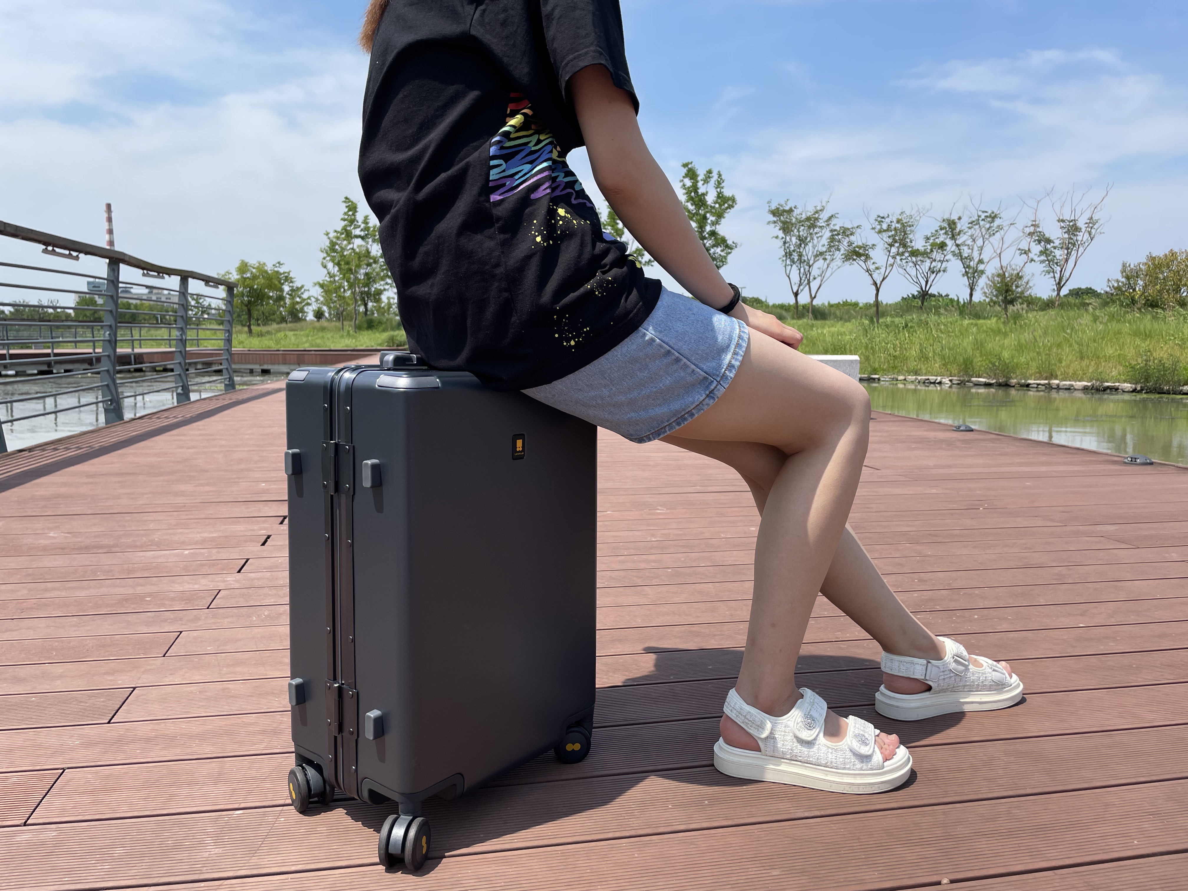 行李箱怎么选最合适,三看一查教你识别合格电子产品