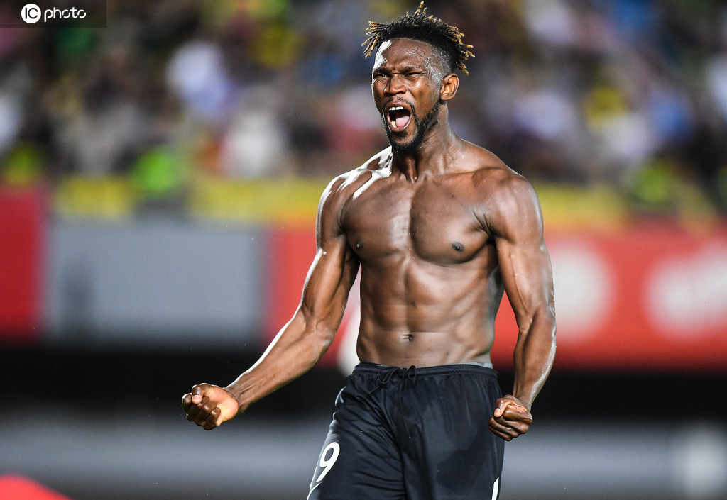 中国球员并非全是白斩鸡魔鬼筋肉人中超也有C罗式身材