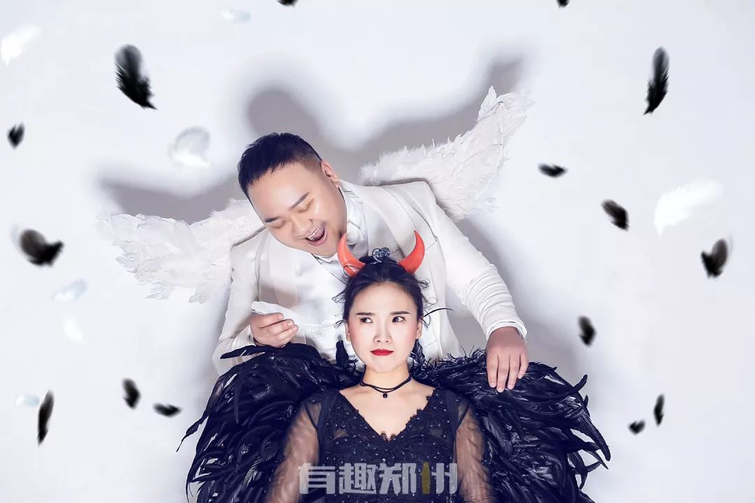 有趣翻包记|郑州这三位少女般的辣妈，包里装的都是啥？