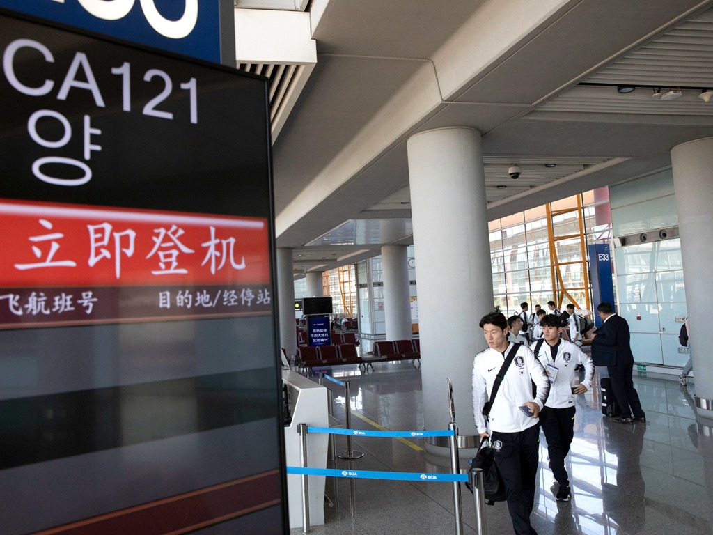 无转播无观众的比赛,朝鲜足球对阵韩国回放