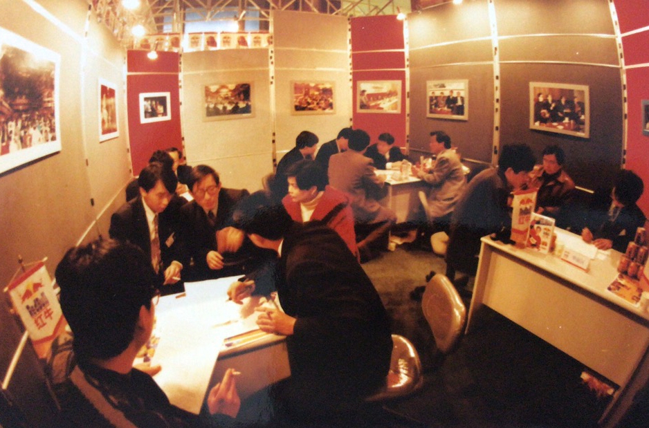 沸腾25年中国红牛进化简史,红牛第一代什么样的