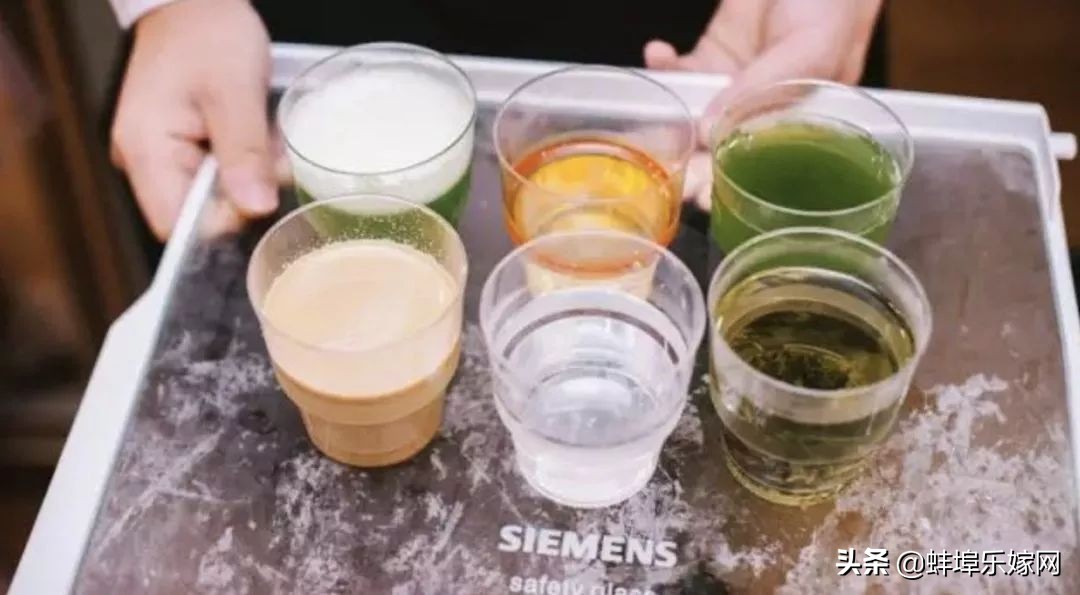 新郎接亲大姨堵门要红包完整视频,新郎接亲遇萌娃军团堵门讨红包