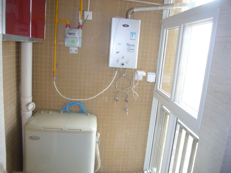 扁桶热水器放卫生间,放置热水器和水桶的柜子