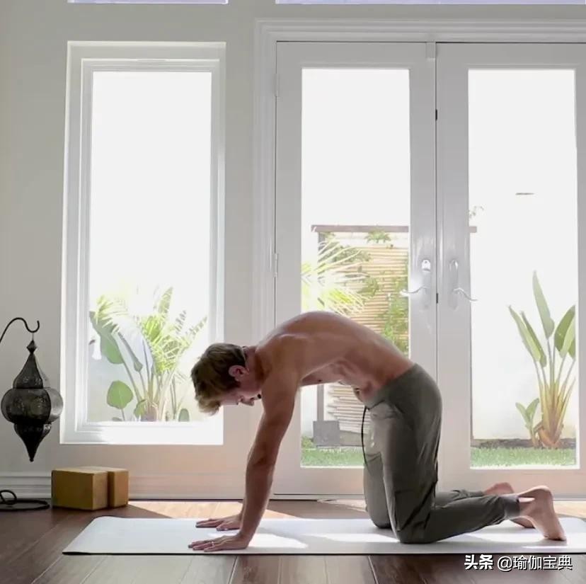 男士练瑜伽力量与韧性的完美结合,锻炼身体的瑜伽简单动作男人