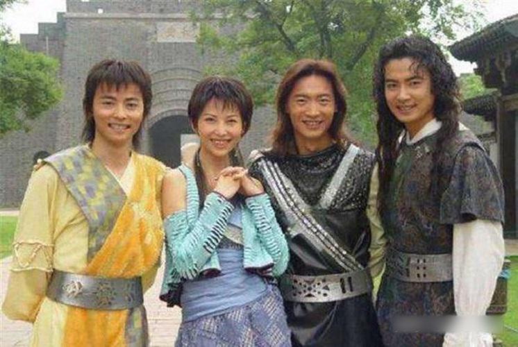 蔡少芬张晋访谈刘銮雄,张晋蔡少芬新婚刘銮雄