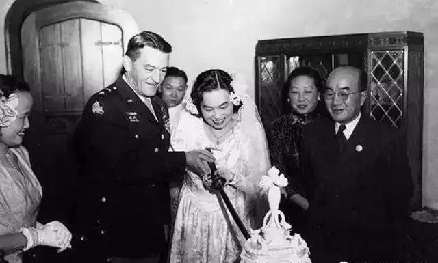 飞虎队陈纳德陈香梅,美国飞虎队队长陈纳德老婆是谁