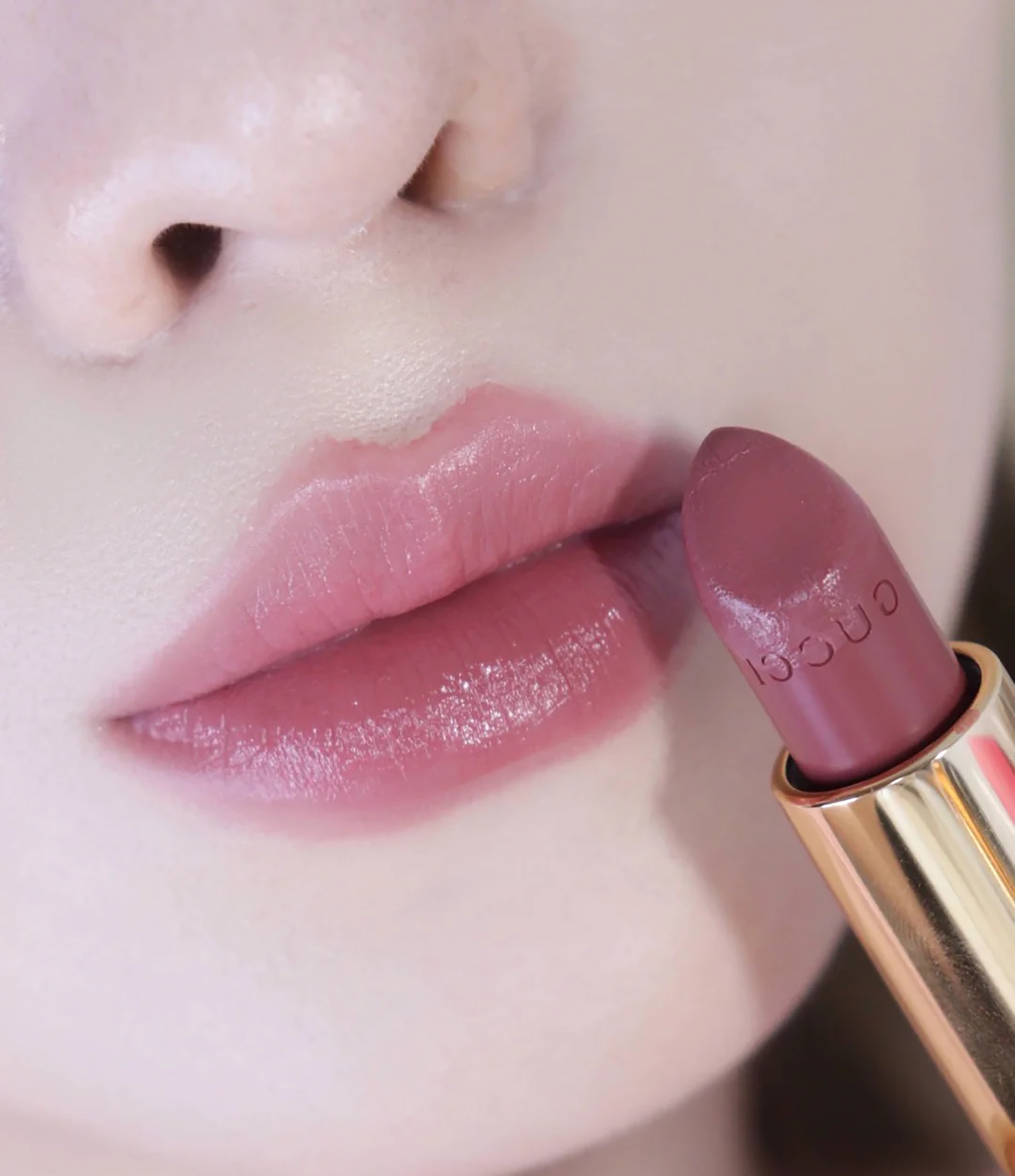 适合夏天显白的口红色号,夏天买口红