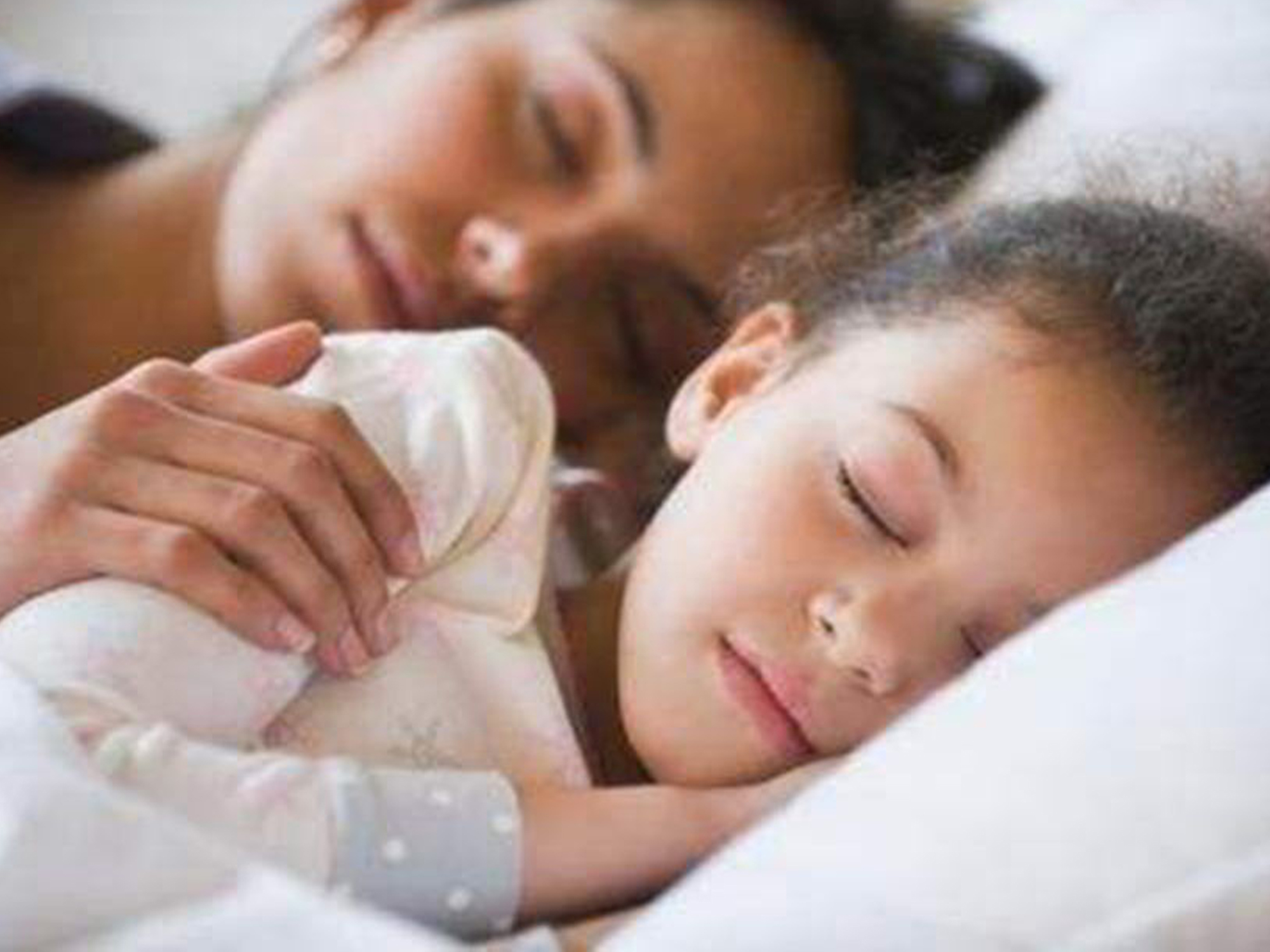 孩子不愿意和妈妈睡怎么办,孩子不跟妈妈分床怎么办