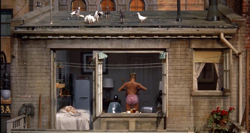 希区柯克经典电影后窗,希区柯克后窗艺术