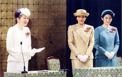 没男丁就该受气？媒体借爱子的包*压打***宫东**，引发皇室内部骚动