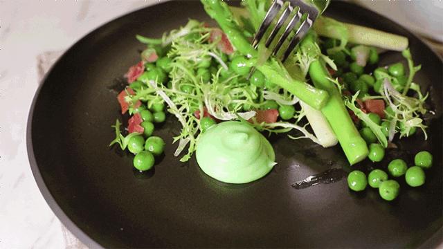 一顿饭至少配六个菜,一顿饭喝六碗汤