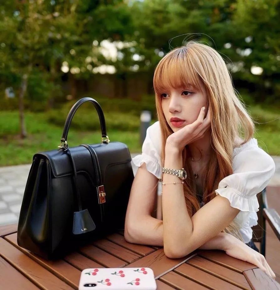 人间芭比lisa公开破格造型,人间芭比lisa笑翻全场