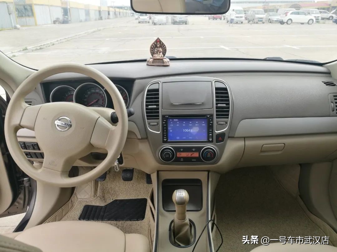 日产轩逸2012款1.6自动xe二手车检测,2012年尼桑轩逸白色1.6自动豪华版