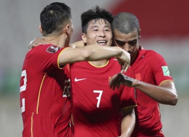 武磊压哨绝杀国足获12强赛首胜,武磊读秒进球