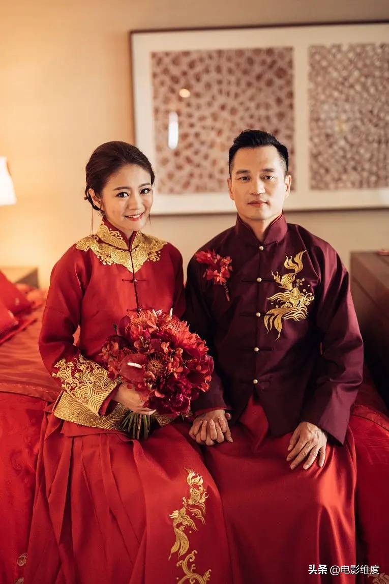 39岁安以轩近照，造型百变可甜可盐，这哪是刚生完孩子的辣妈啊？