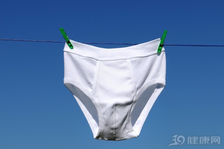 女性青春痘,女性下身长青春痘是怎么回事