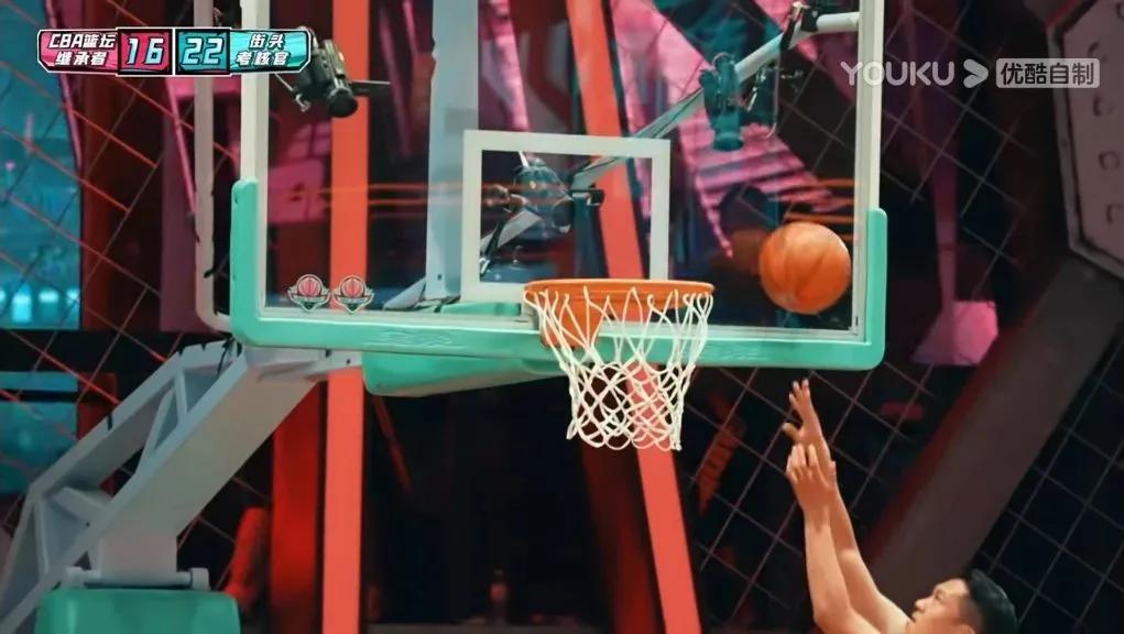 库里连续三次盖帽马布里,曹岩盖帽马布里2012