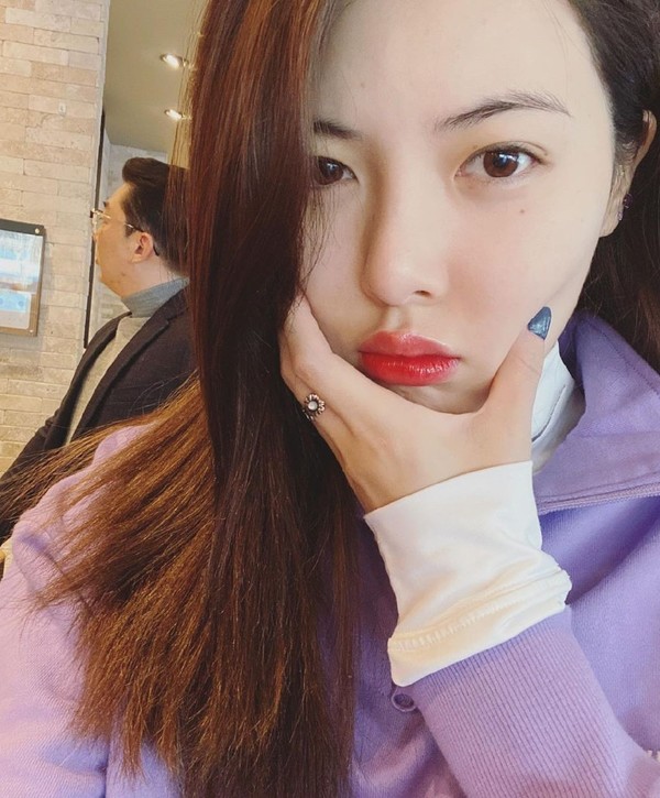 金泫雅一如既往的豪放穿搭,金泫雅时尚穿搭分析