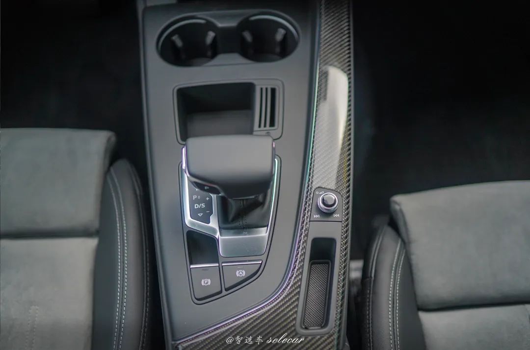 全方位升级的全新奥迪a4l上市,售价超40万2019款奥迪a4l顶配概览