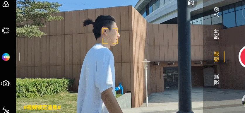 还在担心手机拍摄运动画面卡成PPT？视频锁定追焦功能了解一下