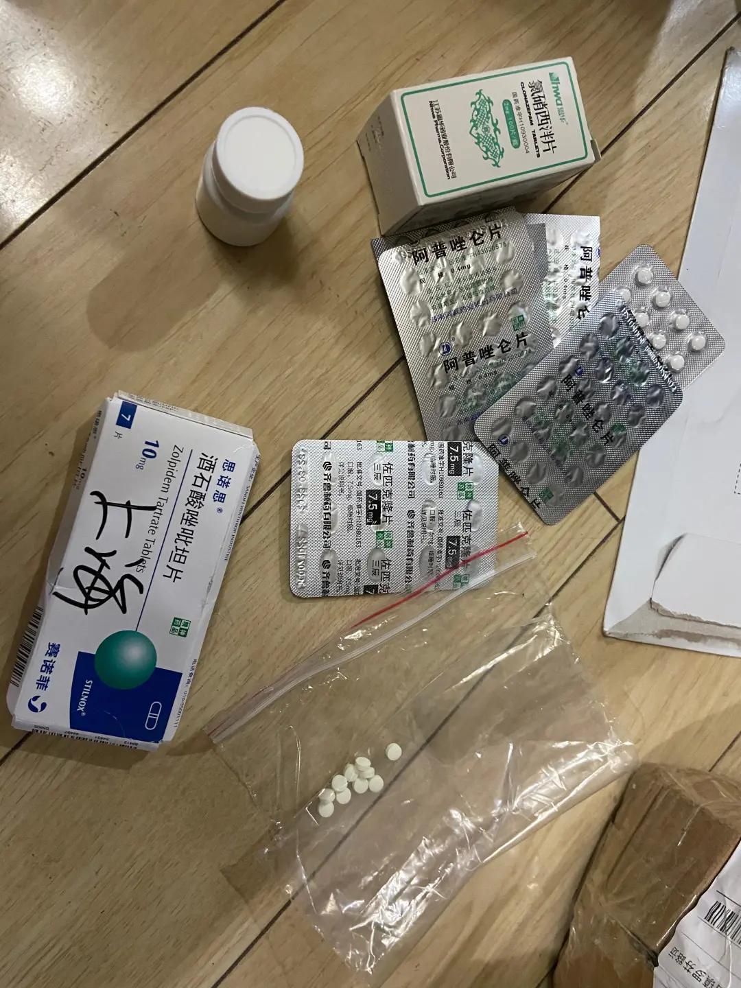 鏆楄绮剧鑽搧榛戝競,鏆楄绮剧鑽搧