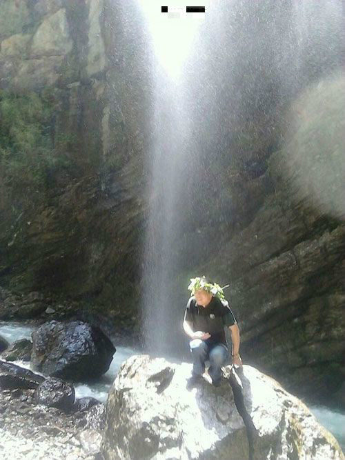 求帮忙p图搞笑,求ps大神帮忙p图搞笑