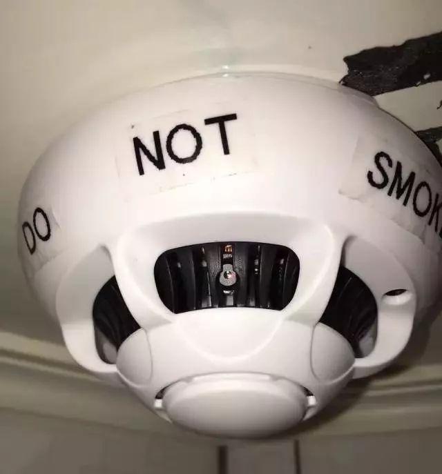 别脱,床边有个摄像头!*拍偷**产业链下,中国人再无隐私