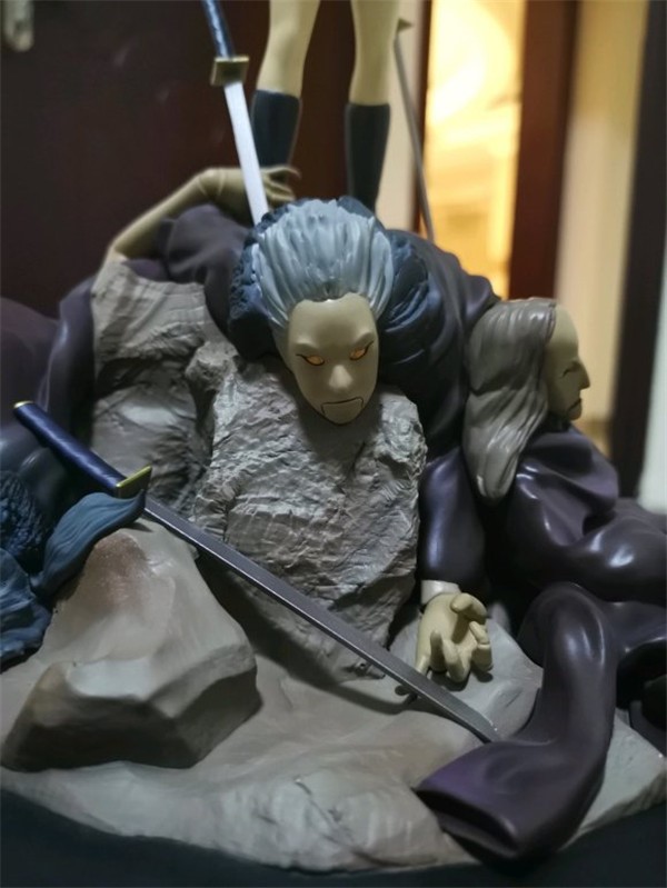 2200元*春买**野樱手办，看脸以为是盗版，脚下细节证明不是