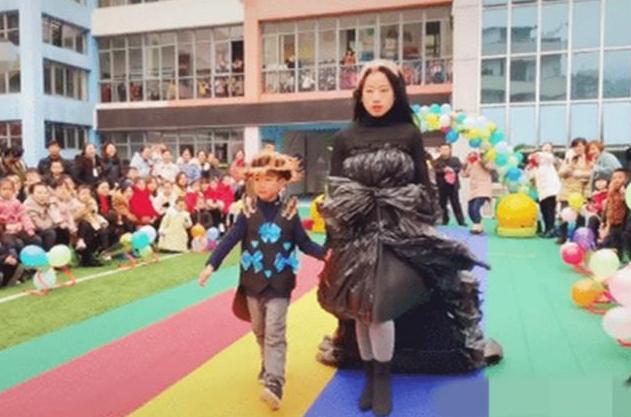 幼儿园宝宝制作垃圾袋裙子,幼儿用垃圾袋做时装秀